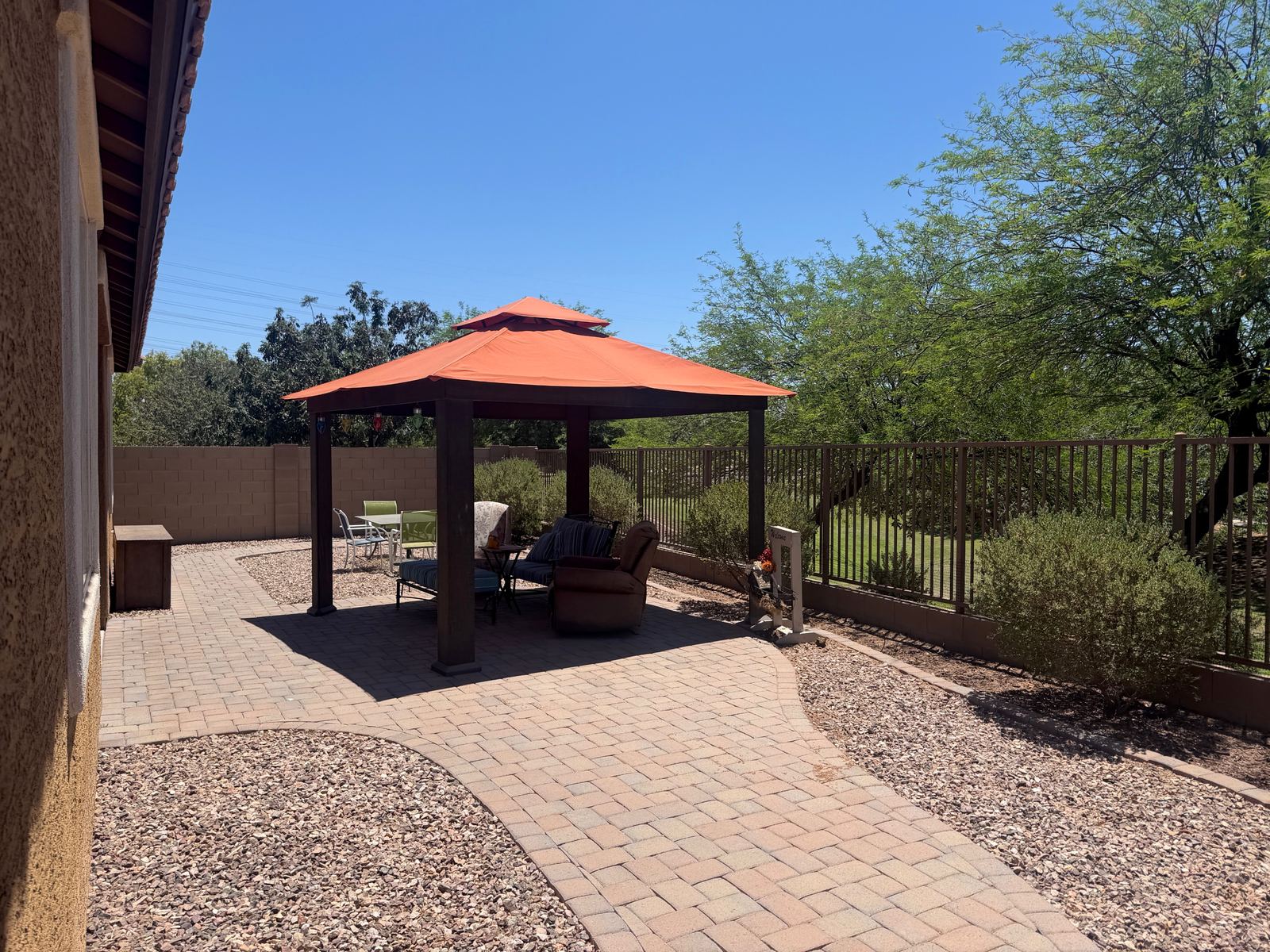 Covered backyard patio area at Sunnyside Assisted Living